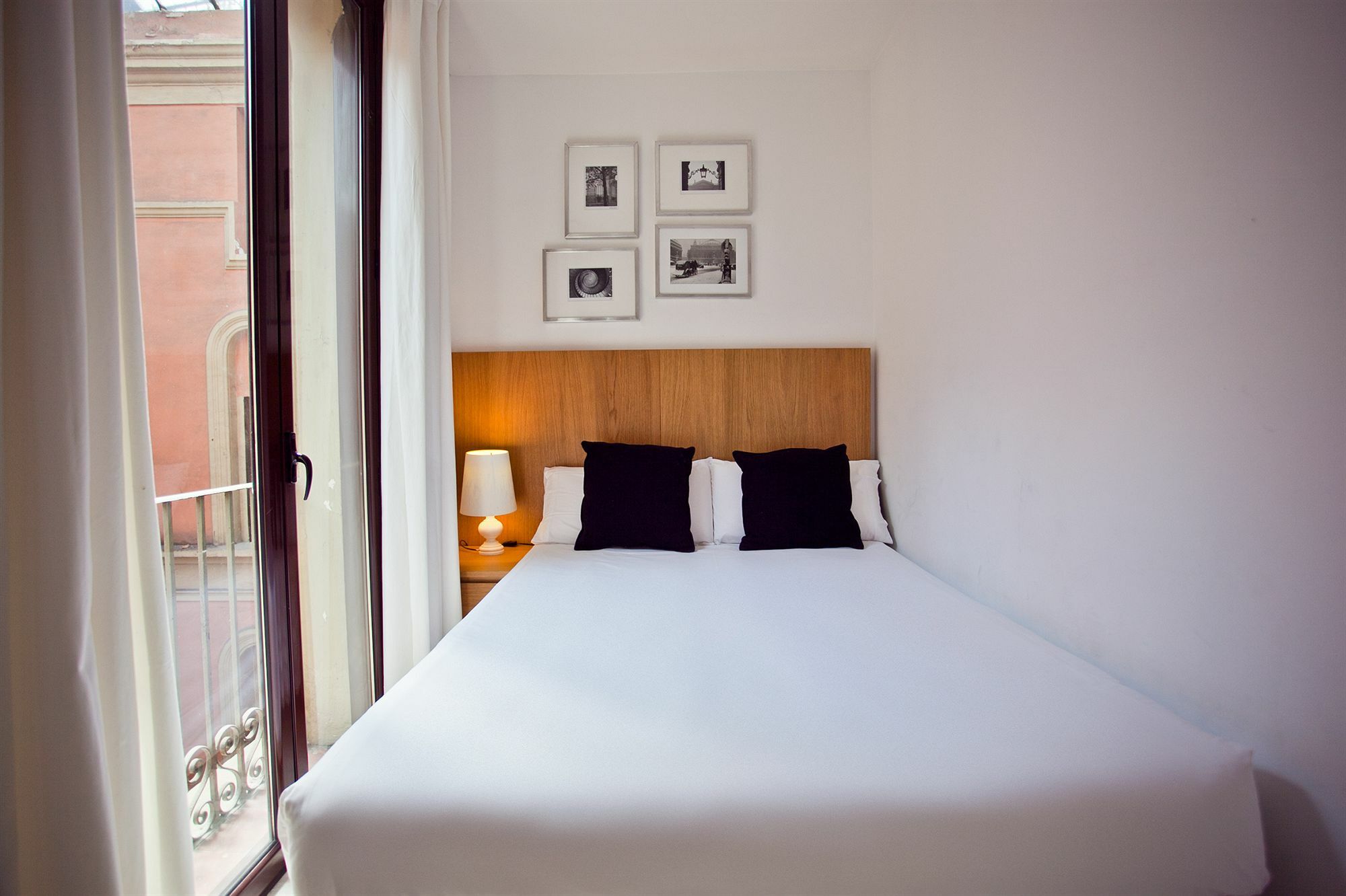 Ramblas Apartments Barcelona Exterior photo